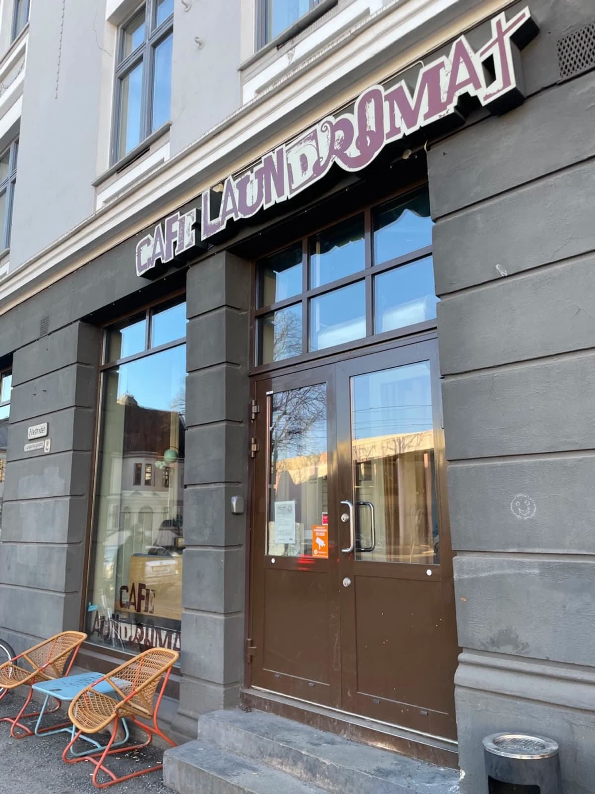 Café Laundromat